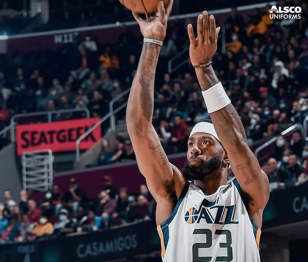 红牛二队碾压迈凯伦，周冠宇状态火热