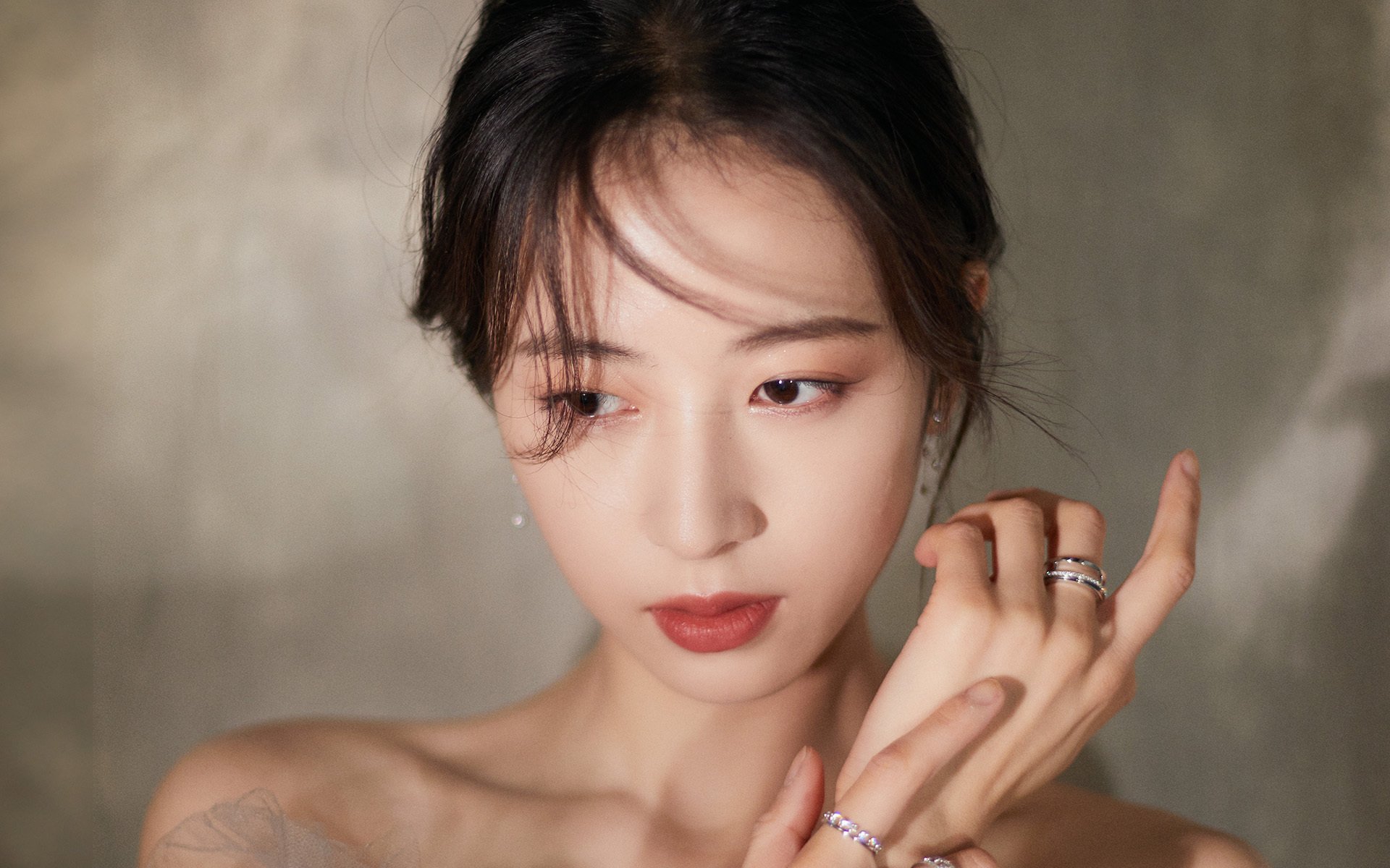 智利封锁莱比锡红牛，富安健洋硬仗之王